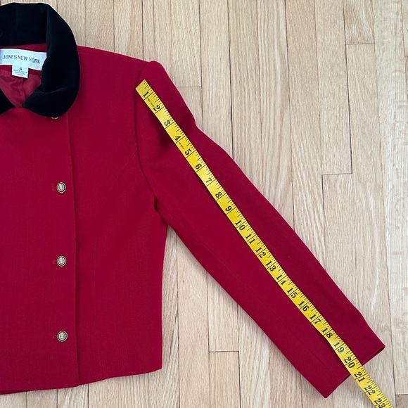 Vintage 80s 90s Jones New York red wool cropped blazer with velvet collar size 4 - Picture 8 of 11